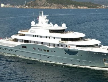 Γιοτ του εμίρη του Ντουμπάι αξίας 280.000.000€ αγκυροβόλησε στη Μύκονο και «μαγνήτισε» τα βλέμματα (βίντεο)